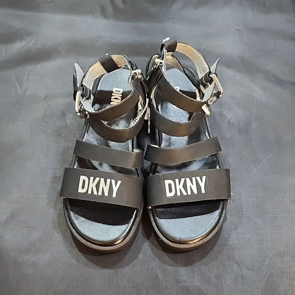 BRAND NEW DKNY BIG KIDS GLADIATOR MULTI-STRAP SANDAL